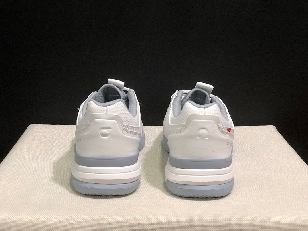 On The Roger Clubhouse Pro Tennis Shoes White Grey