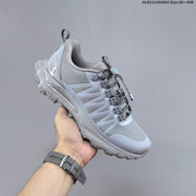 Alo Yoga Alo Runner Low-Top Sneakers in Grey