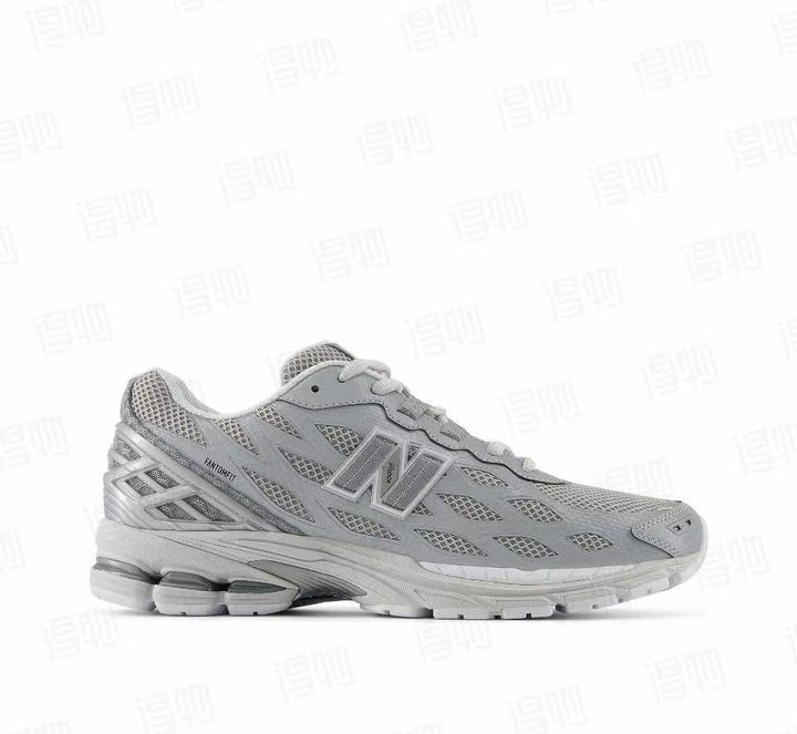 New Balance 1906WFE Sneakers in Grey