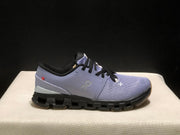 On Cloud X 4 Sneakers in Feather Black